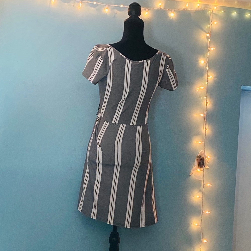 🆕👗Beautiful Wrap dress - Picture 4 of 7
